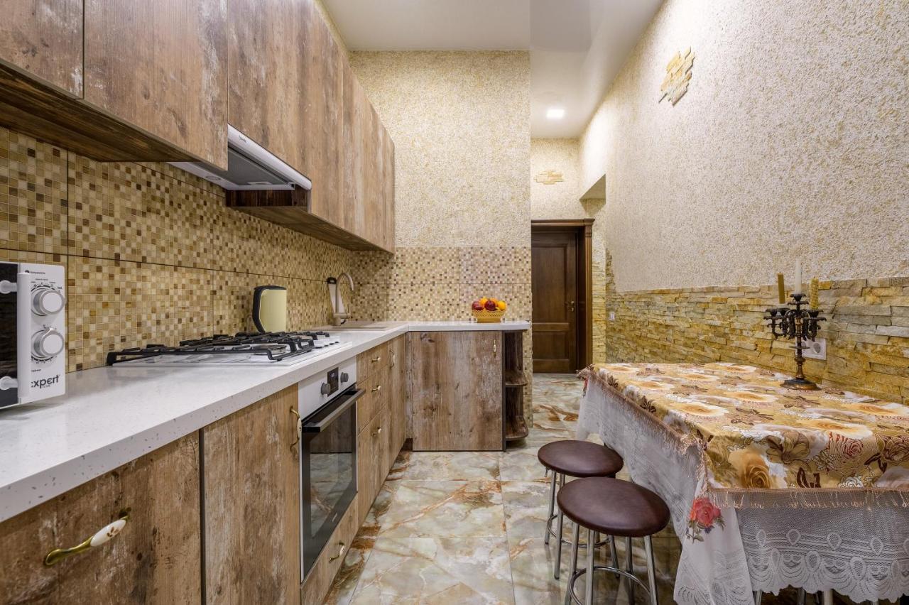 Noviy Svit 4 Apartments リヴィウ エクステリア 写真